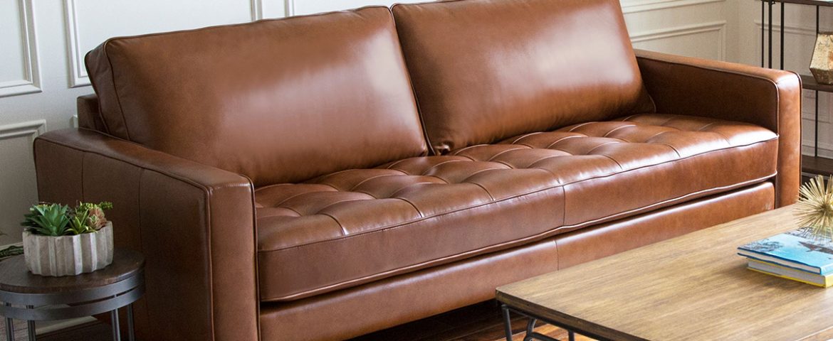 51 sofás de cuero para agregar refinamiento sin esfuerzo a cualquier hogar