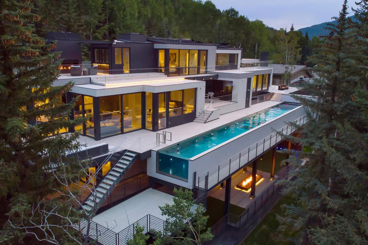 Espectacular casa junto a la montaña con piscina de entrenamiento climatizada [Video]