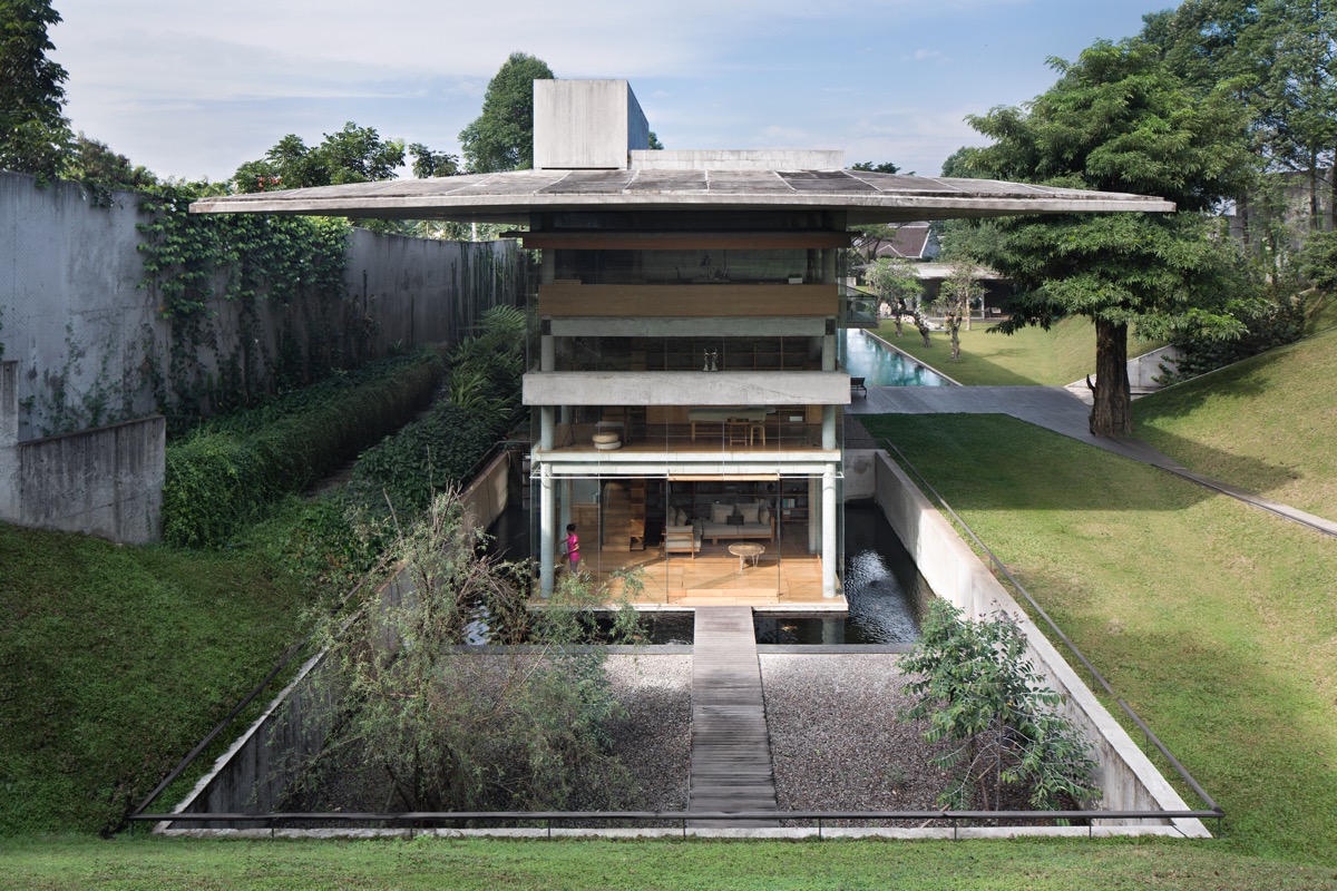 Enorme propiedad en Indonesia surgida de la arquitectura de hormigón crudo