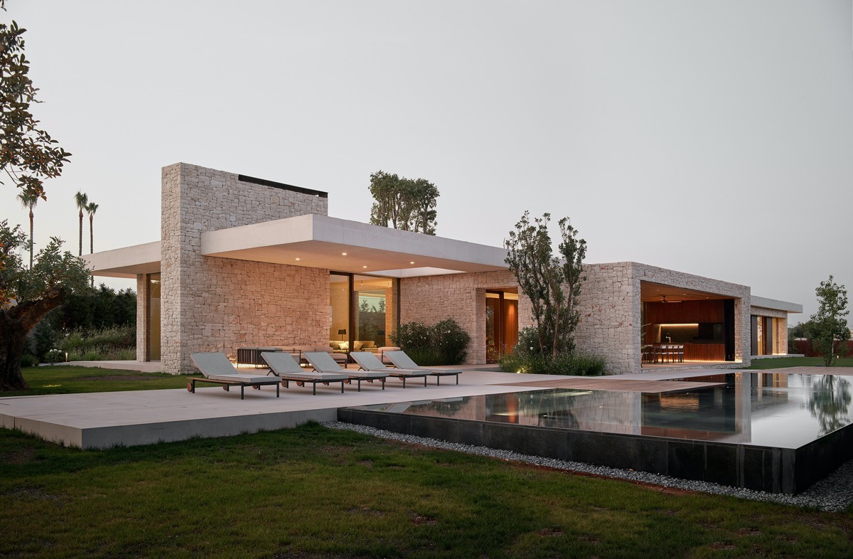 Hermosa casa española moderna con patios y piscina