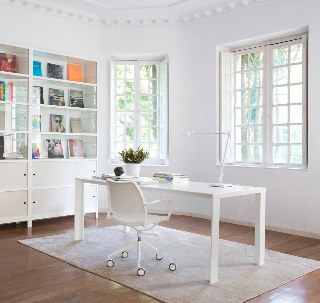 51 sillas de oficina blancas para iluminar el espacio de trabajo de su hogar moderno