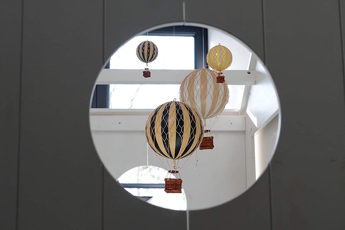 http://www.home-designing.com/product-of-the-week-small-and-beautiful-balloon-models-for-decor